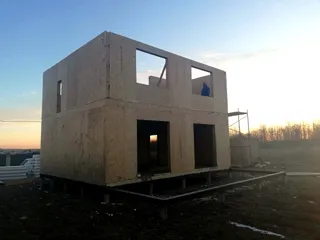 House based on the “Style 108” design, Miklyaikha settlement: wall assembly