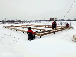 Haus nach Projekt „Chalet 76.3“, Siedlung Parkovo: Fundament und Grundrahmen