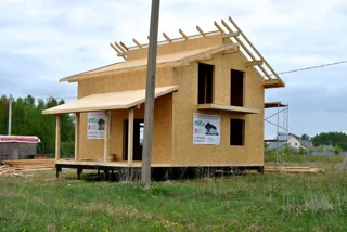 Haus nach Projekt „Fantasija“, Siedlung Plotina: Dach