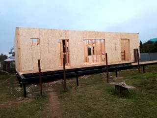 Haus nach Projekt „Korsar - D2.8“, Dorf Yakovlevo: Wandmontage