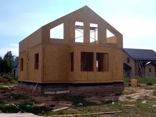 Haus nach Projekt „Forward“, Dorf Sholokhovo: Wandmontage
