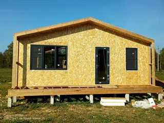 Haus nach Projekt „Barnhouse 65“, Dorf Kryukovo: Fenster und Türen