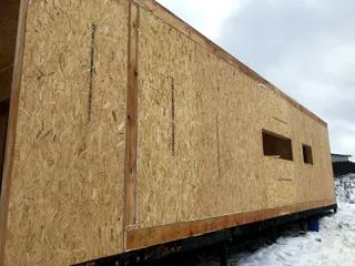 “Ochag” projesine göre ev, Sokolovo köyü: duvar montajı