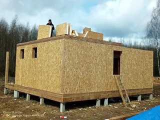 Özel projeye göre 96 m² ev, Konokhovo köyü: duvar montajı