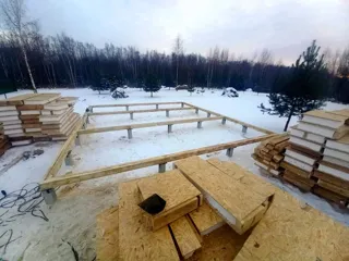Haus nach Projekt „Mistika - N2.8“, Dorf Lyutovo: Fundament und Grundrahmen