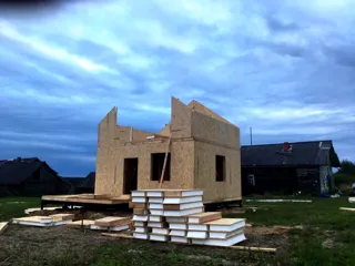 Haus nach Projekt „Amulet“, Gebiet Kostroma: Wandmontage