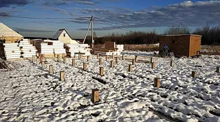 House based on the “Style 108” design, Miklyaikha settlement: foundation and sill strapping
