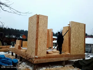 Haus nach Projekt „Strelez“, Gebiet Kostroma: Wandmontage