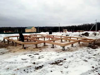 Banja, Projekt „Florida“, Dorf Balabanovo: Fundament und Bodenrahmen