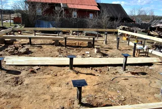 Haus nach Projekt „Metschta XXL“, Dorf Palmintsyno: Fundament und Grundrahmen