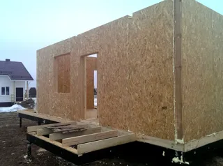 Haus nach Projekt „Sefir“, Dorf Kadnikovo: Wandmontage