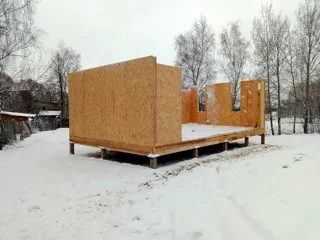 43 m² ev, özel proje, “FILM” SNT: duvar montajı