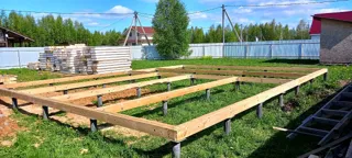 “Yaroslavl” projesine göre ev, Nesterovo-Zapad köyü: temel ve alt bağlama kirişi