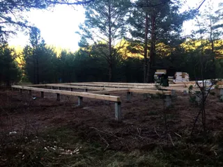 “Barnhouse 110” projesine göre ev, Vidogoshchi köyü: temel ve alt bağlama kirişi