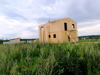 Haus nach individuellem Entwurf, Dorf Kovarditsy: zweites Obergeschoss und Dachgeschoss