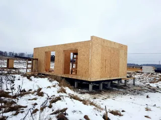 Haus nach Projekt „Mistika-S 2.8“, Region Jaroslawl: Boden und Wände aus SIP-Paneelen