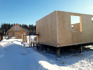 House based on the “Yessentuki 7.5x7.5” design, Kamenki village: wall assembly