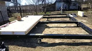 Custom-design house, Nikulskoe village: SIP panel floor at elevation 0