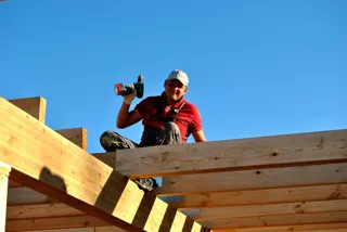 Haus nach Projekt „Sokol - 2“, Dorf Krivtsovo: Wandmontage