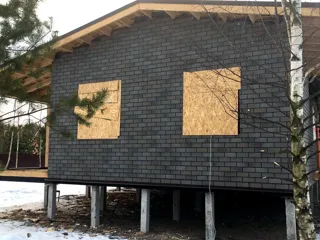 Haus nach Projekt „Korsar - D2.8“, Siedlung Gustomesovo: Fertiges Haus