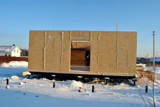 Haus nach Projekt „Sefir“, Dorf Kadnikovo: Wandmontage