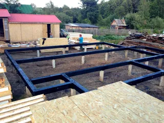 Haus nach individuellem Projekt, Siedlung Borisoglebskiy: Fundament und Grundrahmen