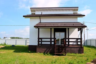 Haus nach Projekt „Fantasija“, Siedlung Plotina: Fertiges Haus