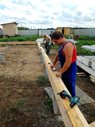Haus nach individuellem Projekt, Dorf Kovarditsy: Fundament und Grundrahmen