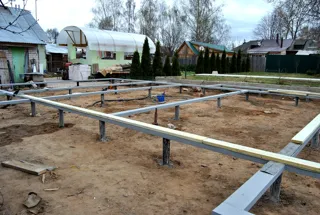 Haus nach Projekt „Minihotel“, Ivanovo: Fundament und Grundrahmen