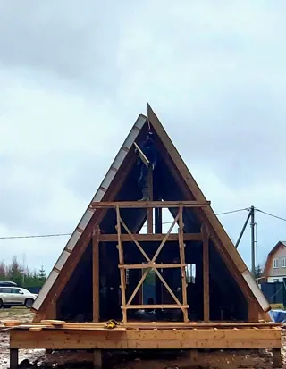 “A-Frame Altay” projeli ev, Moskova bölgesi: çatı