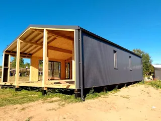 Showroom Barnhouse 76.3 in Kostroma: Dach und Fassadenprofil
