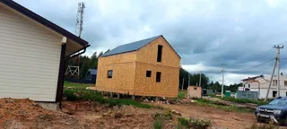 75 m² ev, “Barnhouse Otrazhenie” projesi, Beloostrov kasabası: duvar montajı