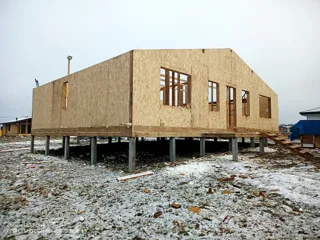 Custom-design house, Moscow Region: wall assembly