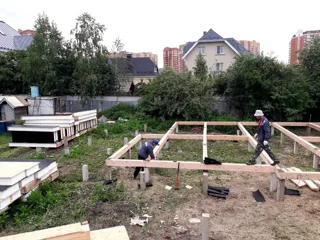 Haus nach Projekt „Tajna“, Krasnogorsk: Fundament und Grundrahmen