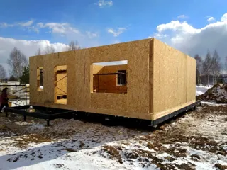 Garage nach Projekt „Slawjanka mini + Garage“, Dorf Nazarovo: Wandmontage