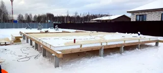 Haus nach Projekt „Barnhouse 76.3“, Dorf Konokhovo: SIP-Boden auf Höhe 0