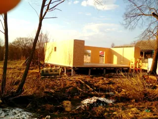 Haus nach Projekt „Mistika - E2.8“, Dorf Kurdumovo: Wandmontage