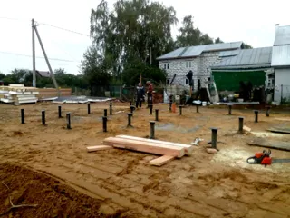 Haus nach Projekt „Majak“, Dorf Verkhnee Myachkovo: Fundament und Grundrahmen
