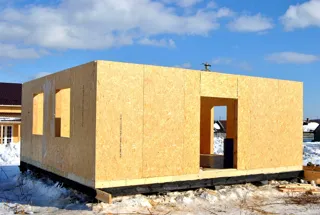 Haus nach Projekt „Sefir“, Dorf Kadnikovo: Wandmontage