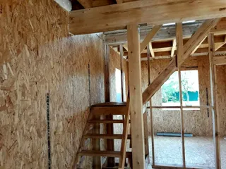 Haus nach Projekt „Majak“, Dorf Verkhnee Myachkovo: Innenwände