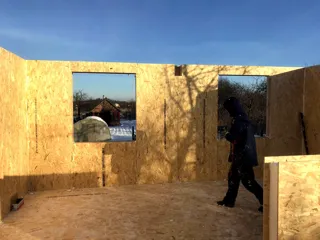 House based on the “Slavyanskiy Skit” design, Kadnikovo village: wall assembly