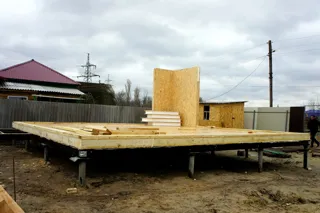Haus nach Projekt „Metschta pl.1“, Saratov: Fundament und Grundrahmen