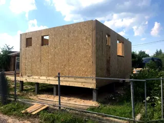 Haus nach Projekt „Wesy“, SNT „Mir“: Wandmontage