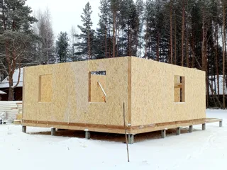 Haus nach individuellem Entwurf, Region Twer: Wandmontage