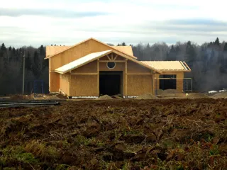 Haus nach Projekt „Barskoe pomeste“, Gebiet Kostroma: Wandmontage