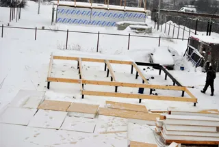 Haus nach Projekt „Radoniza“, Dorf Kadnikovo: Fundament und Grundrahmen