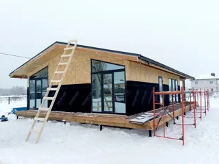 Haus nach Projekt „Chalet 76.3“, Siedlung Parkovo: Fenster und Türen