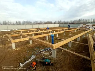 Haus nach individuellem Projekt, Dorf Zavrazhe: Fundament und Grundrahmen