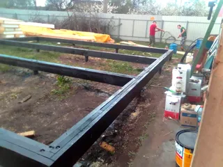 Haus nach individuellem Projekt, SNT „Woschod“: Fundament und Schwellenrahmen