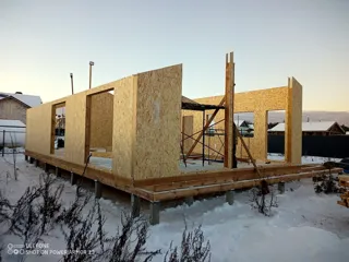 Haus nach individuellem Entwurf, Dorf Kukarino: Wandmontage